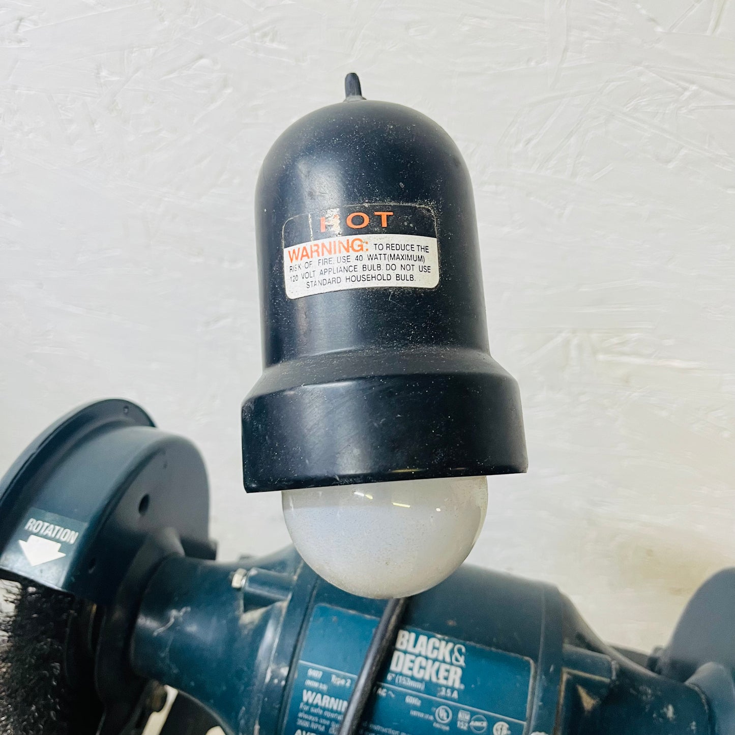 BLACK + DECKER 6″ Bench Grinder (w/ Flex Light and Shield)