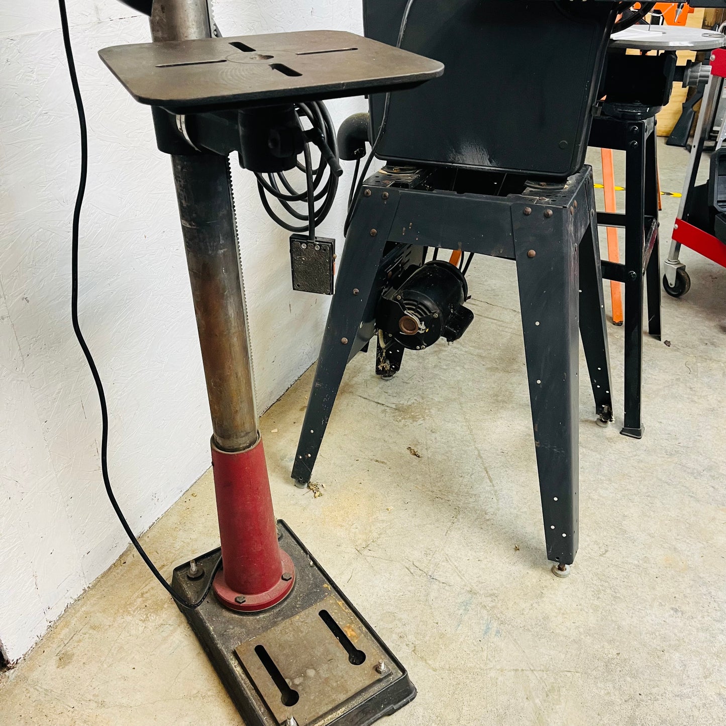 Tradesman Pro 14" 16-Speed Floor Drill Press – Model #8100S