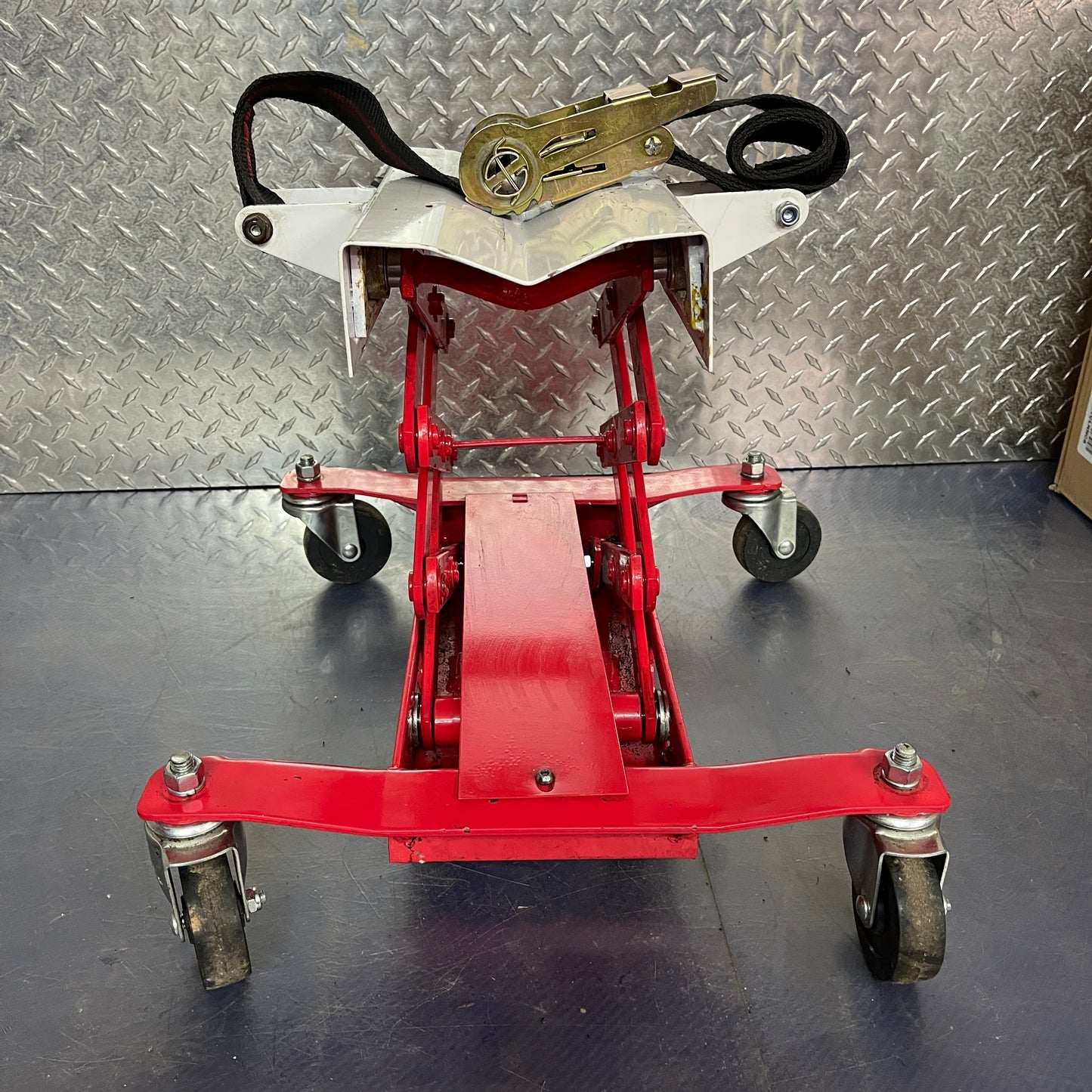 PITTSBURGH 450 lb. Low-Lift Transmission Jack