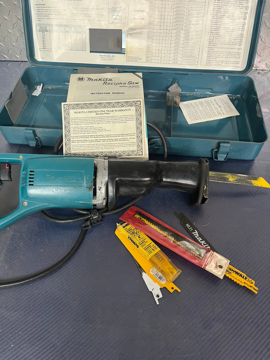 Makita JR3000V 6-Amp Variable Speed Reciprocating Saw – with Case and Manual