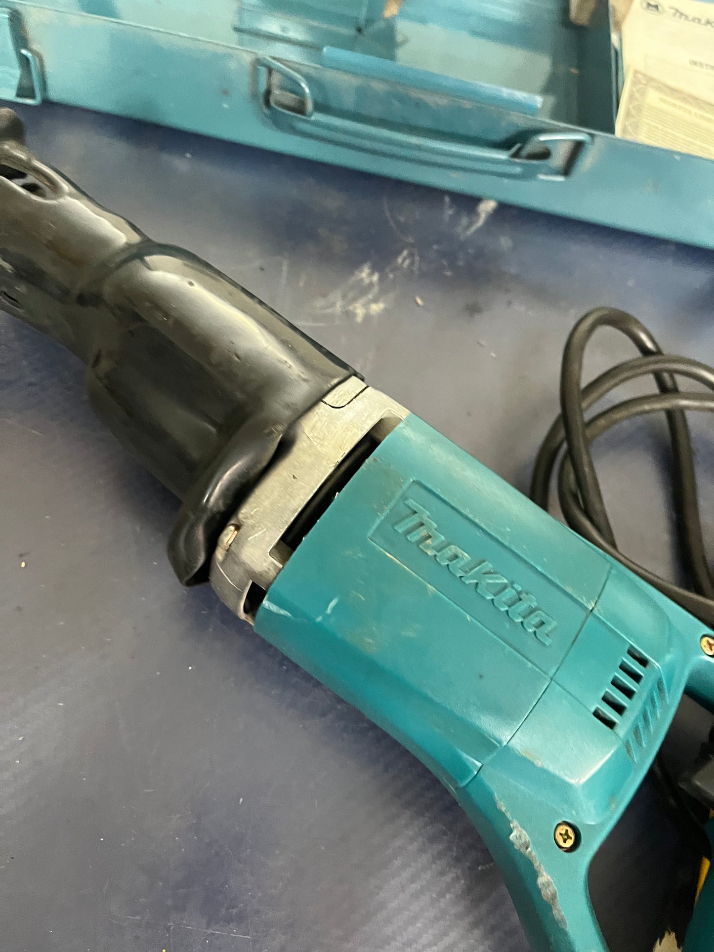 Makita JR3000V 6-Amp Variable Speed Reciprocating Saw – with Case and Manual
