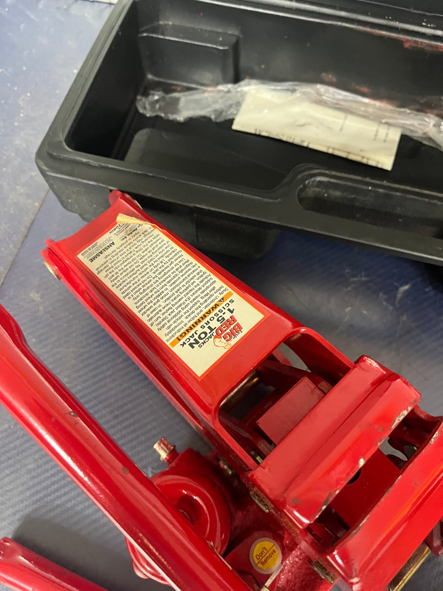 Torin BIG RED 1.5 Ton Steel Scissor Lift Jack Car Kit Model DMT10152