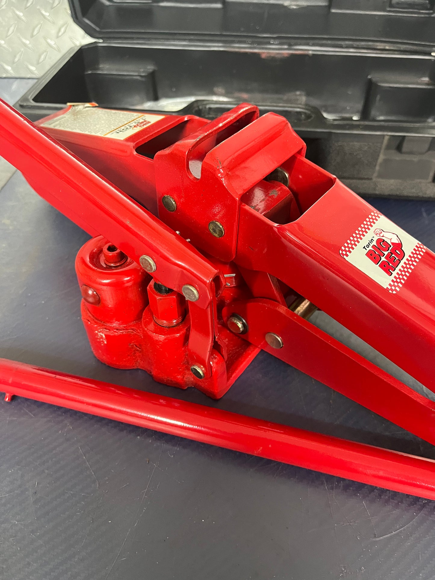 Torin BIG RED 1.5 Ton Steel Scissor Lift Jack Car Kit Model DMT10152