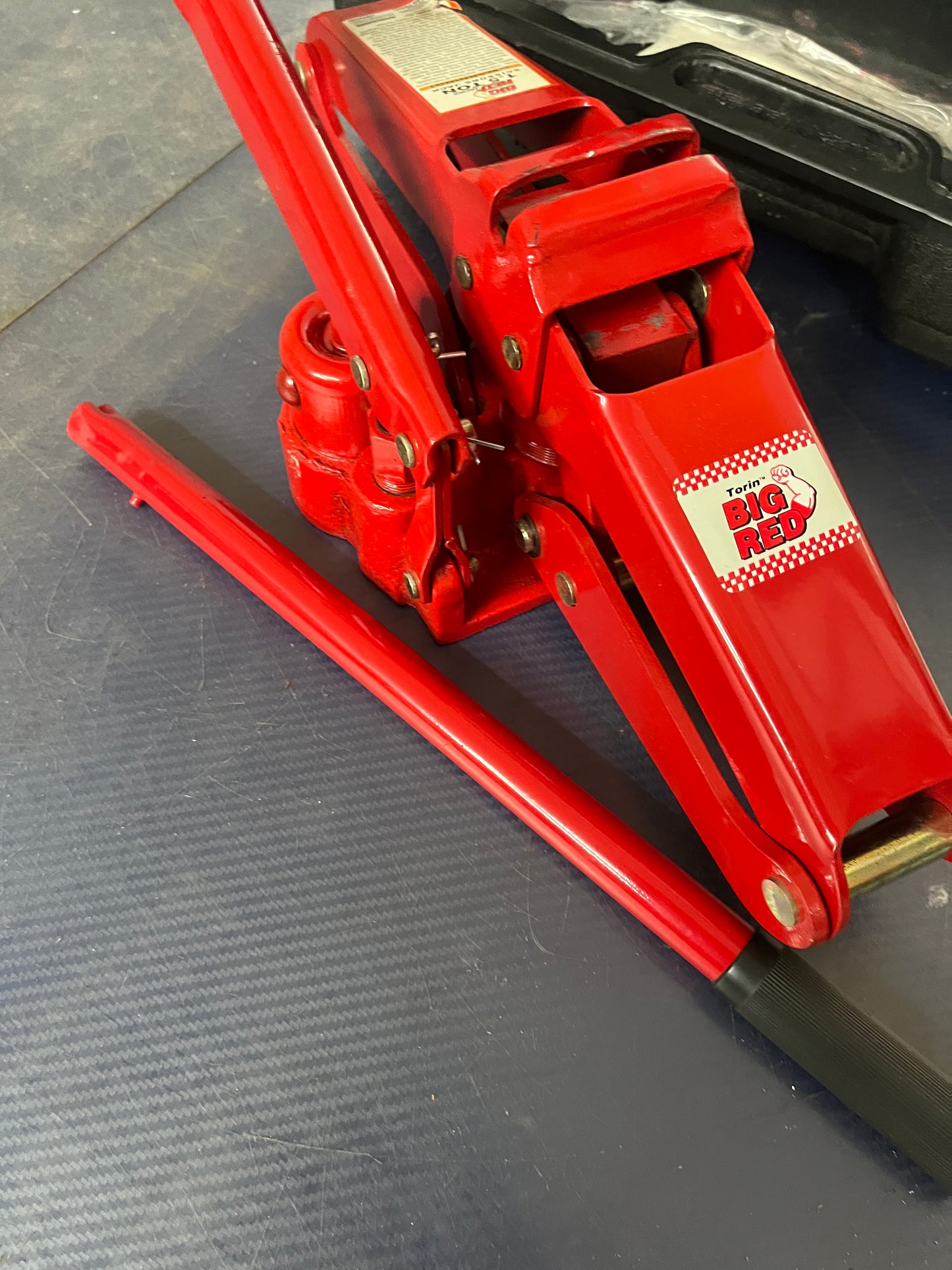 Torin BIG RED 1.5 Ton Steel Scissor Lift Jack Car Kit Model DMT10152