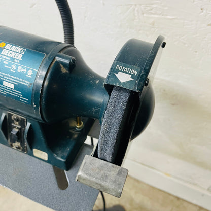 BLACK + DECKER 6″ Bench Grinder (w/ Flex Light and Shield)