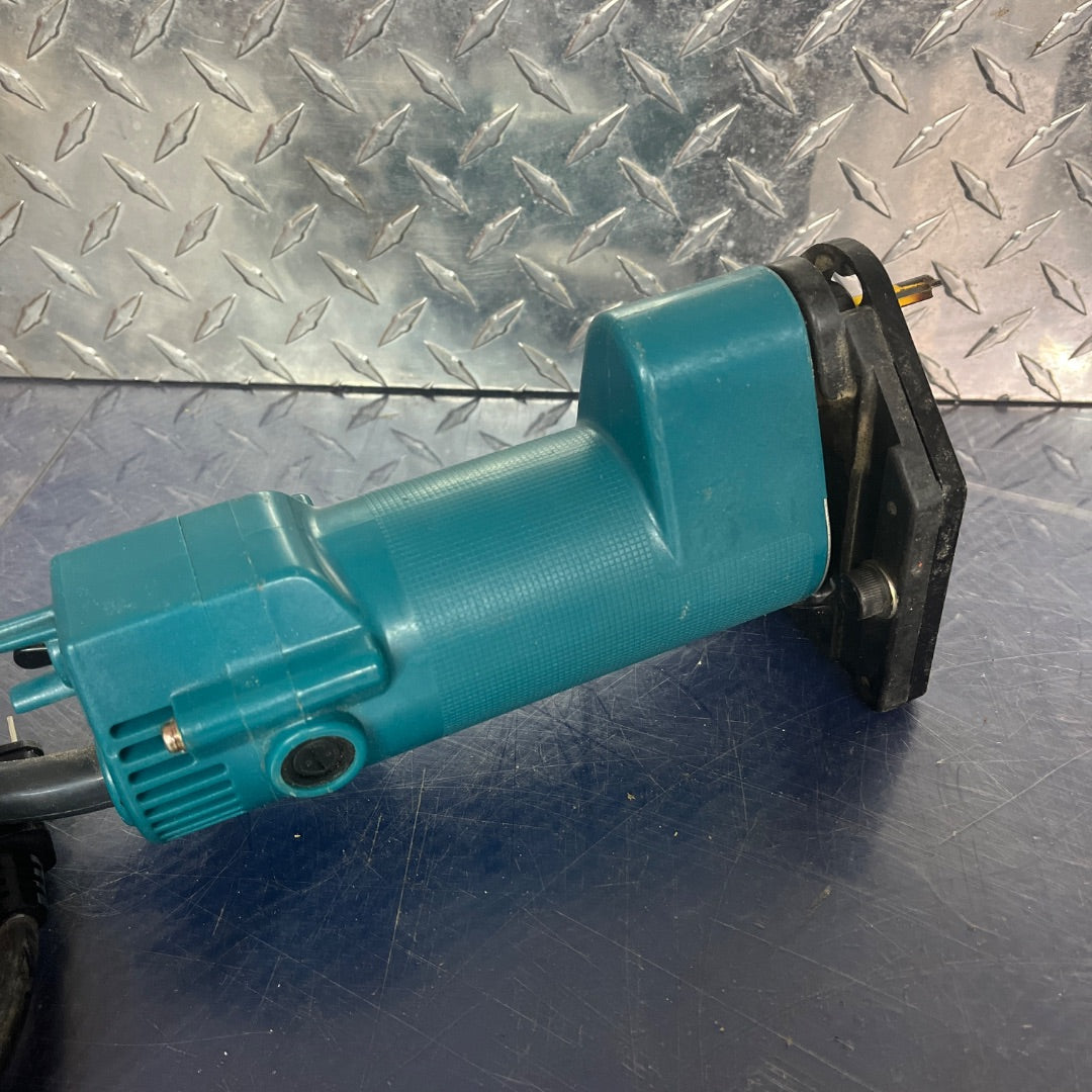 Makita 3705 Laminate Trimmer Router – Precision Cutting in a Compact, Lightweight Design