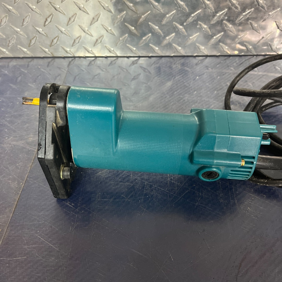 Makita 3705 Laminate Trimmer Router – Precision Cutting in a Compact, Lightweight Design