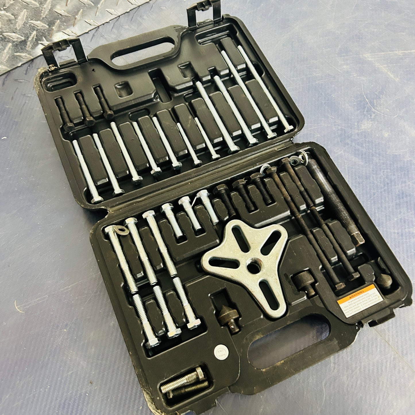 Pittsburgh Bolt-Type Wheel Puller Set – For Gears, Pulleys, Harmonic Balancers &amp; Steering Wheels
