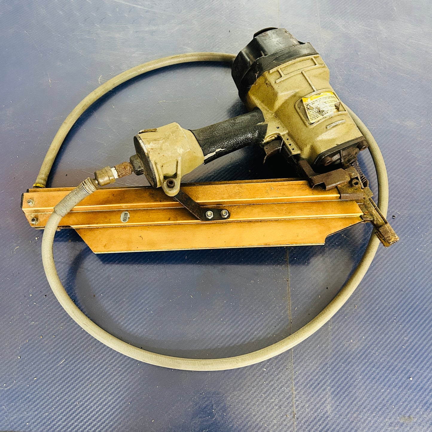 Heavy-Duty Pneumatic Framing Nailer – Used Air-Powered Nail Gun for Construction & Carpentry