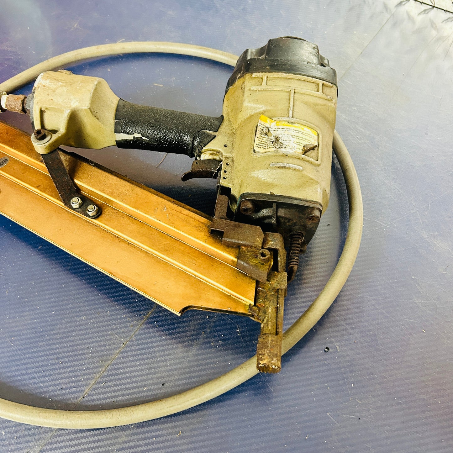 Heavy-Duty Pneumatic Framing Nailer – Used Air-Powered Nail Gun for Construction & Carpentry