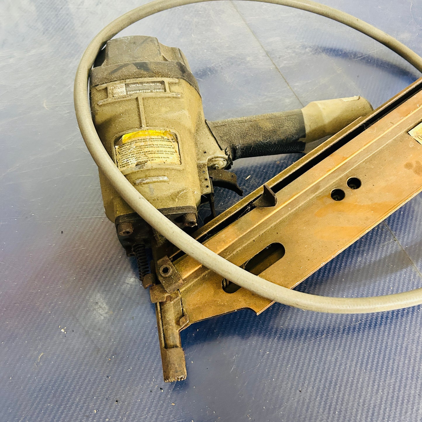 Heavy-Duty Pneumatic Framing Nailer – Used Air-Powered Nail Gun for Construction & Carpentry