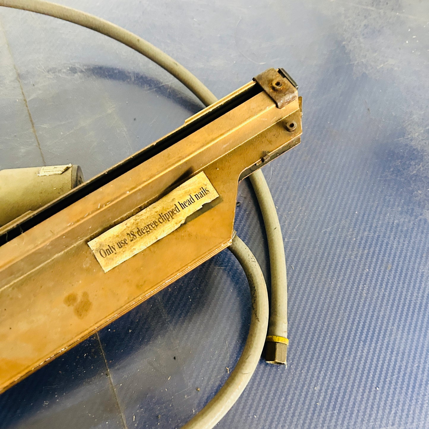 Heavy-Duty Pneumatic Framing Nailer – Used Air-Powered Nail Gun for Construction & Carpentry