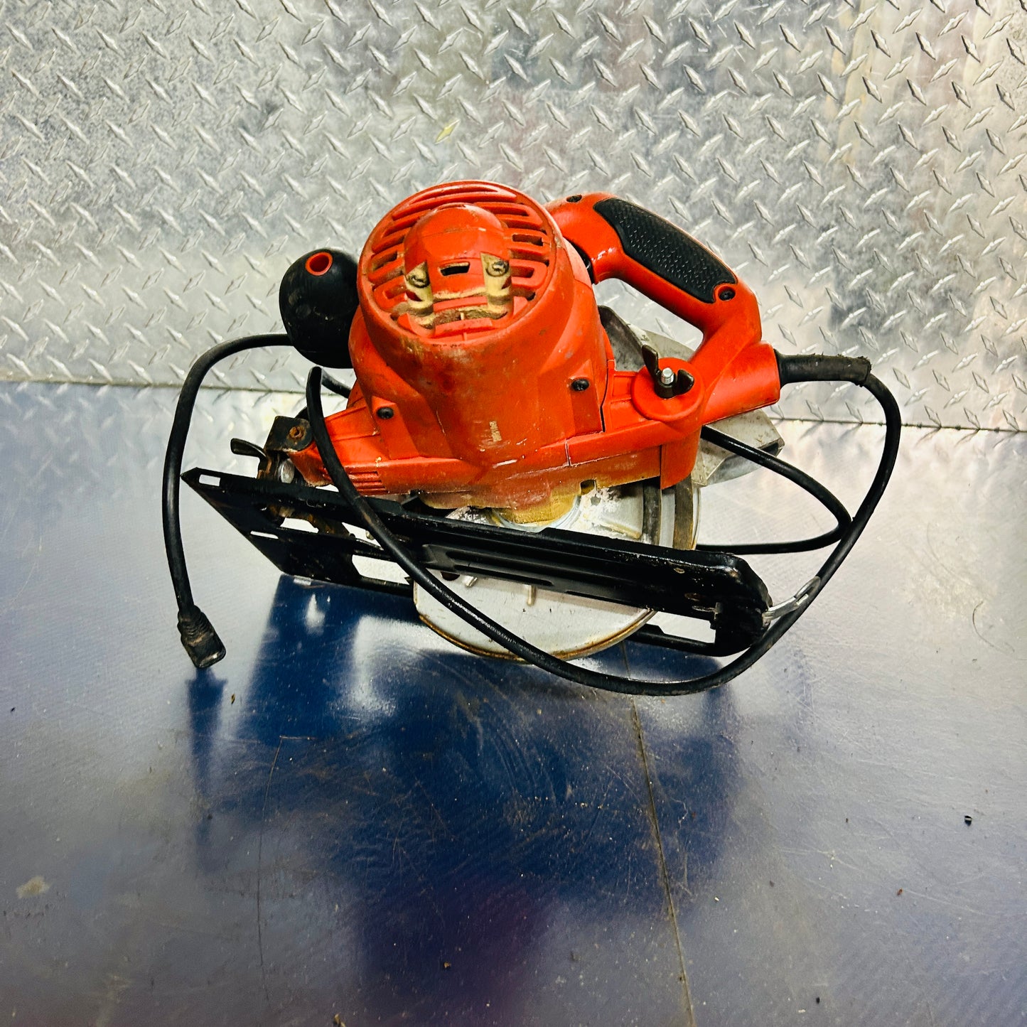 Black & Decker 13 Amp 7-1/4" Circular Saw – Heavy-Duty Power Tool for Wood Cutting