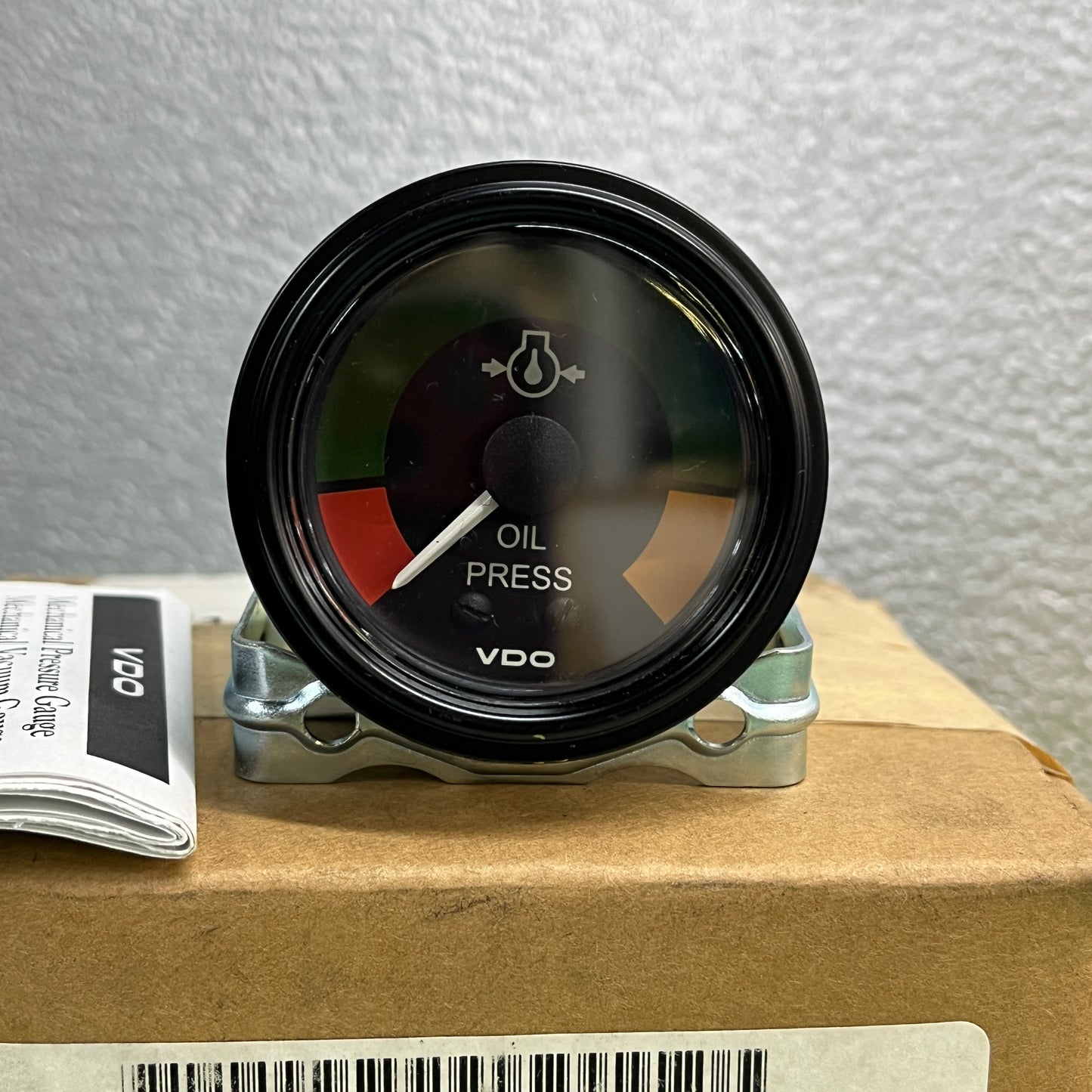 VDO Oil Pressure Gauge | Dial Indicating Gauge 357040A1 | NSN 6620-01-287-1443