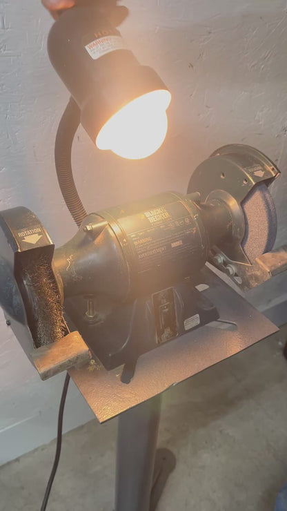 BLACK + DECKER 6″ Bench Grinder (w/ Flex Light and Shield)